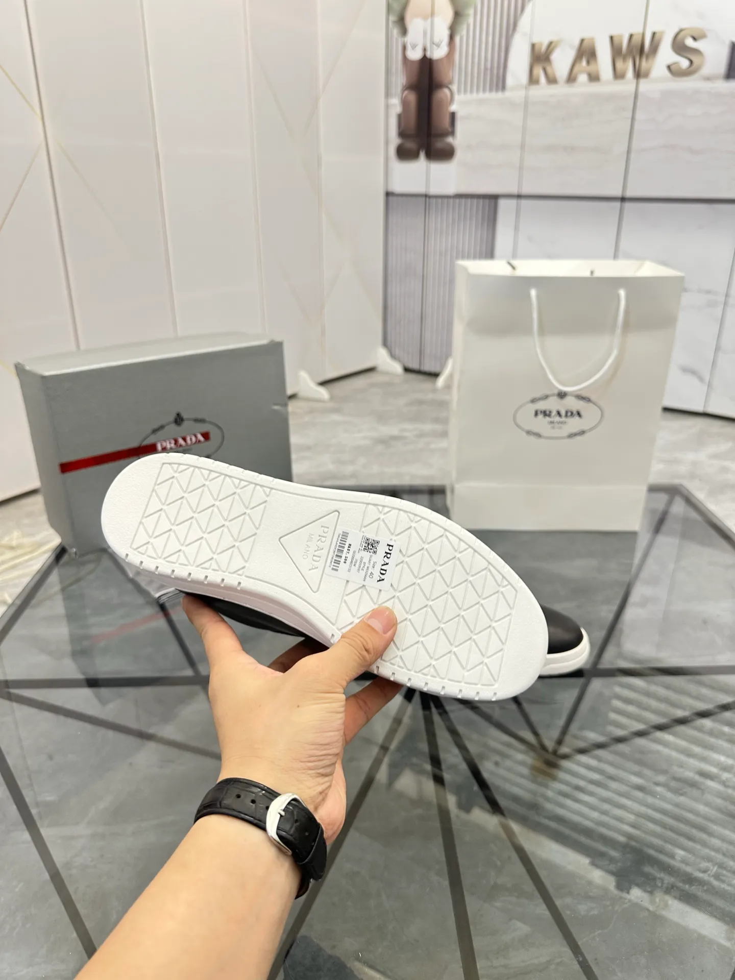 Men's shoes for sale 💰: 💰P540¥ High-end top quality Product trademark: Prada *"Prada*" low-top casual shoes Regular size: 38-45 (can be customized to 46) Product materials: imported first-layer cowhide for the upper, water-dyed cowhide lining, cowhide feet, original outsole. No.: 001